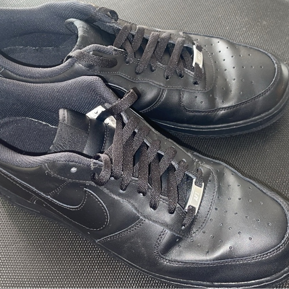 Black Nike Air Force 1 ‘07 Low Men's Black Leather Sneakers size 13
